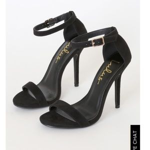 Lulu’s black heels